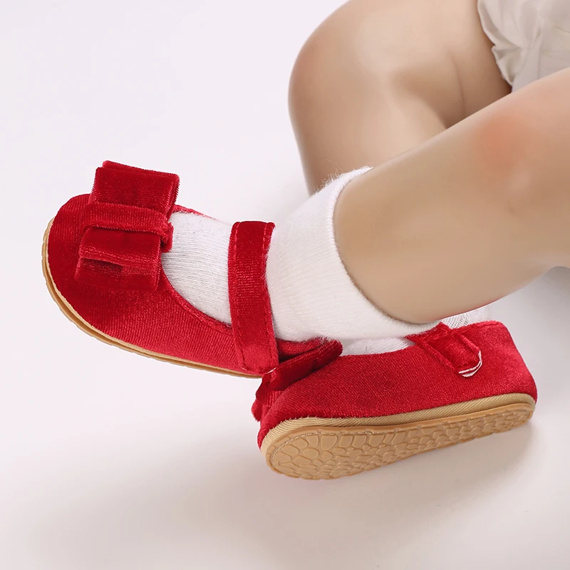 Zapatos Rojos antideslizantes para bebé recién nacido, zapatos de fondo de tela para niñas, elegantes y nobles, zapatos de ocio para primeros pasos para bebé, nueva moda