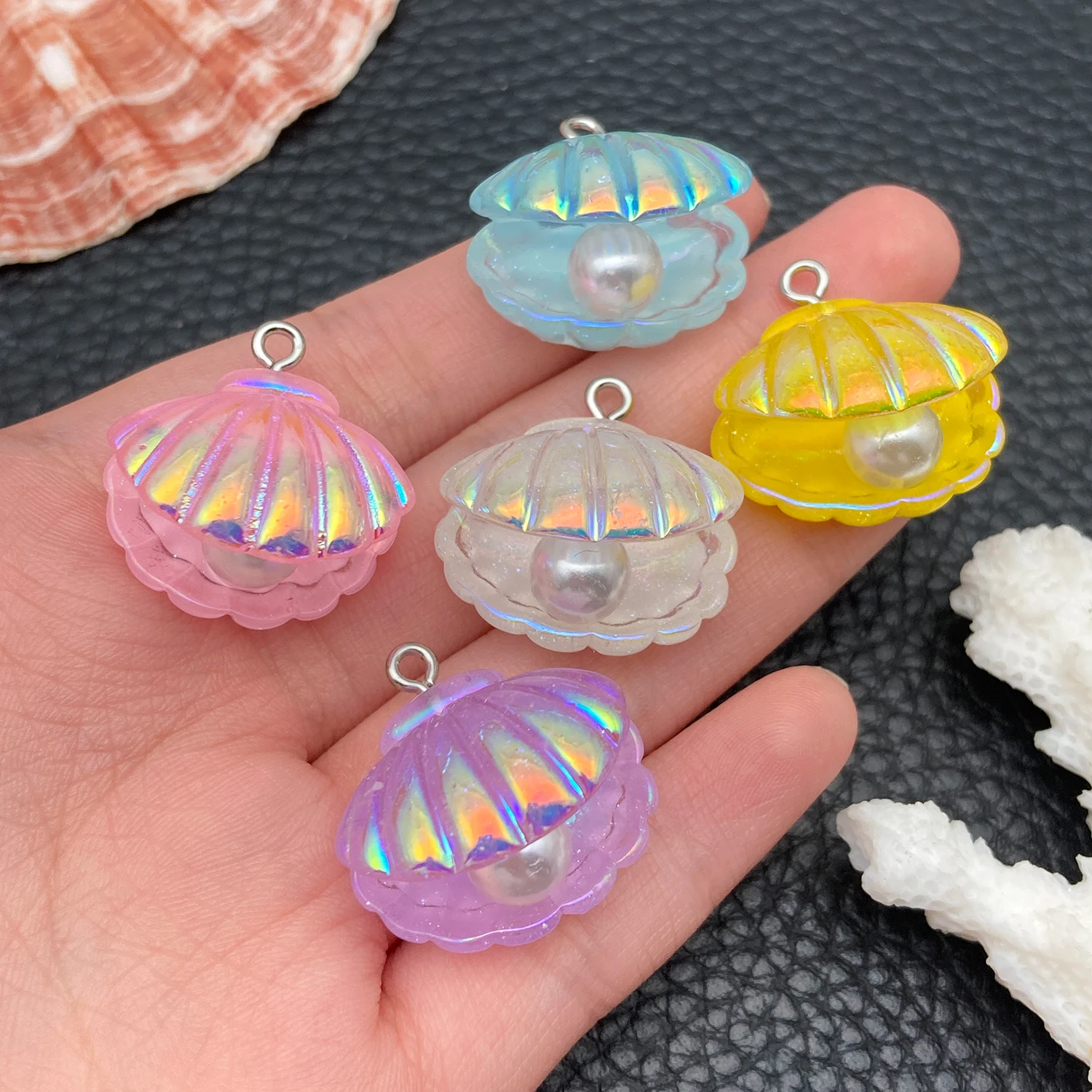 5/10pcs Cartoon Simulation Luminescent Pearl Shell Gradient Pendant, DIY Resin Accessories Keychain Bracelet Decorative Ornament