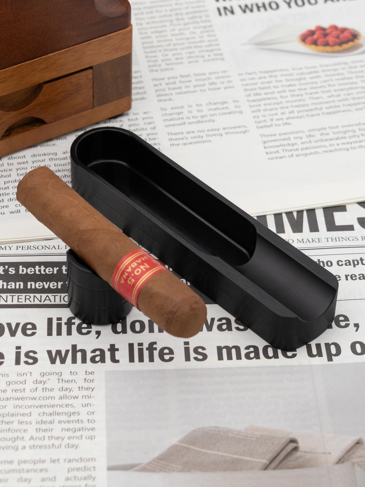 LMM Cigar Ashtray Metal Smoke Bracket Cigar Special Convenient Personality Creative Household