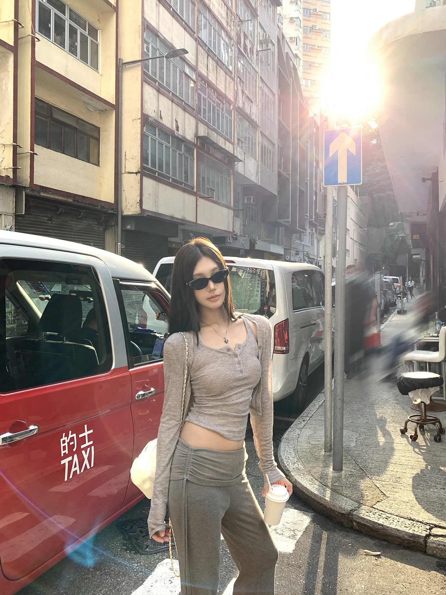 

Новая весенняя женская куртка 2026 года для повседневной носки, приталенная, на пуговицах, однотонная, красная, размер G