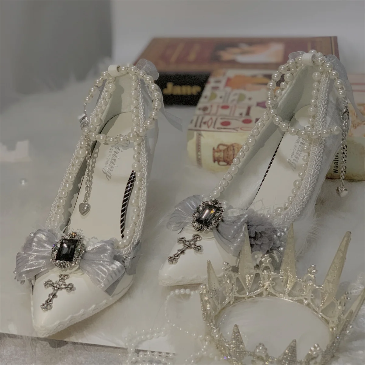 

Japanese Style Lolita Cosplay Shoes Gothic Flower Wedding Victorian Girls Cross Striped Bow Lace Pearl Flower High Heeled Shoes
