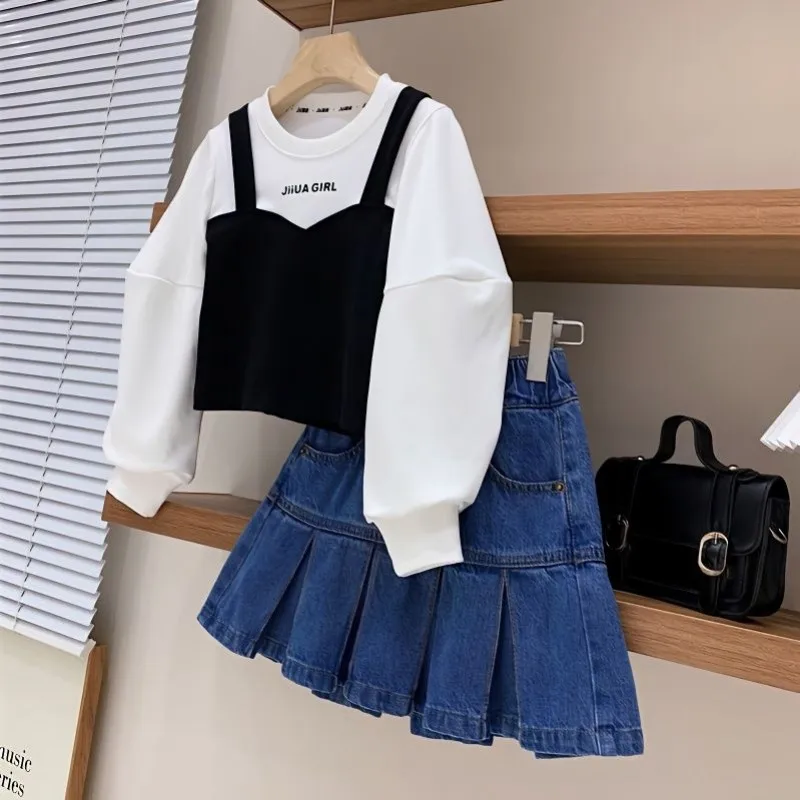 

Girls Set 2025 Spring Girls' Mid to Large Children's Splicing Round Neck Fake Two Piece Hoodie Cowboy pleated Skirt Set