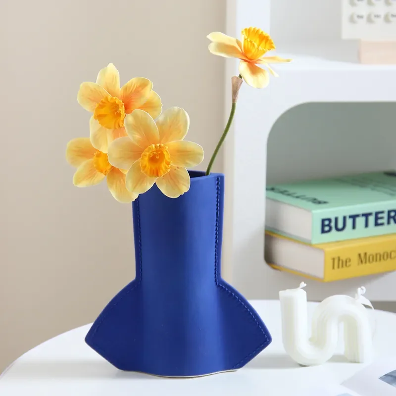 Minimalist Ceramic Hydroponic Vase Small Creative Art Ornament for Home Decor Simple Modern Style