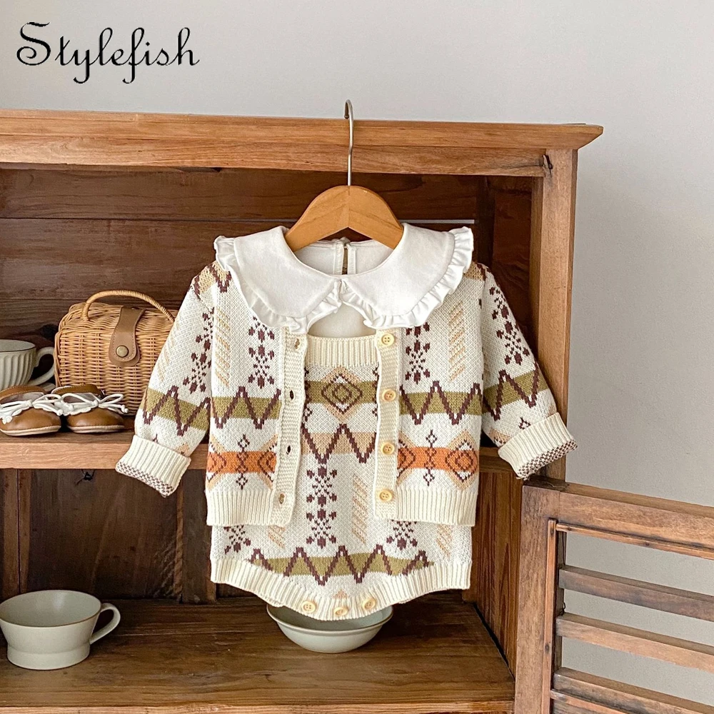 Autumn new 0-3 year old baby sweater set with contrasting lines for boys and girls, jacquard knit with jacket and shoulder strap