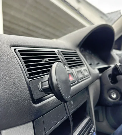 

Крепление для телефона с RHD Mag Safe Char ger для VW MK4 Golf Jetta GTI GLI R32