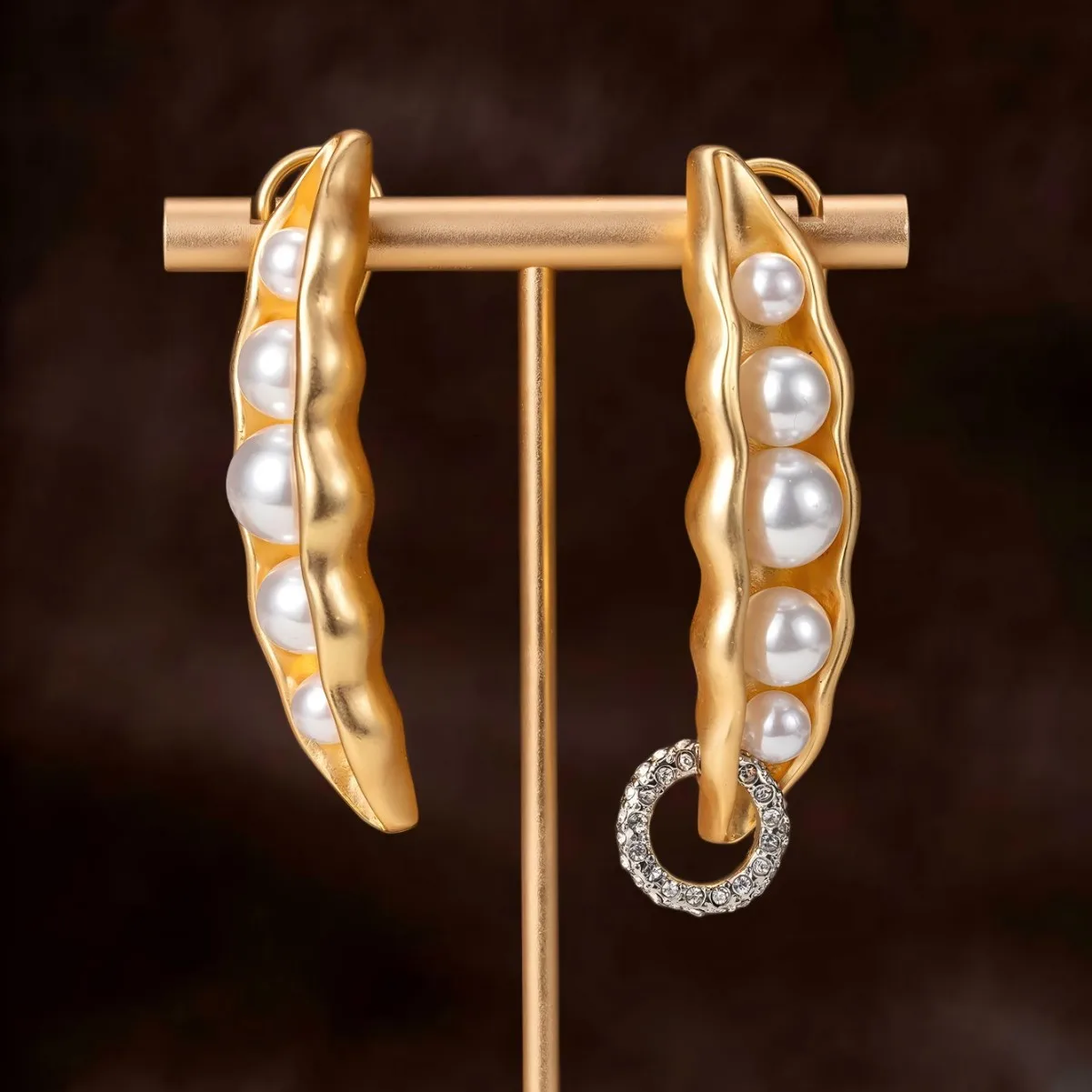 

Asymmetric Pod Earrings Minimalist Circle Pearl with Zircon Light Luxury Ear Studs
