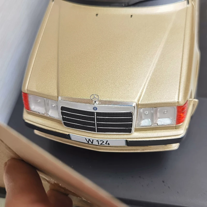 Diecast 1:18 Scale Benz W124 Tuning Simulation Alloy Car Model Toy Collectible Gifts Ornaments