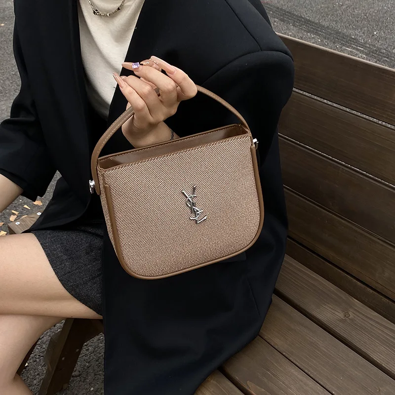 

Popular Light Luxury Women's Bags 25 Autumn and Winter High-end Simple Armpit Bag Niche Design Fashionable Shoulder Women's Bag
