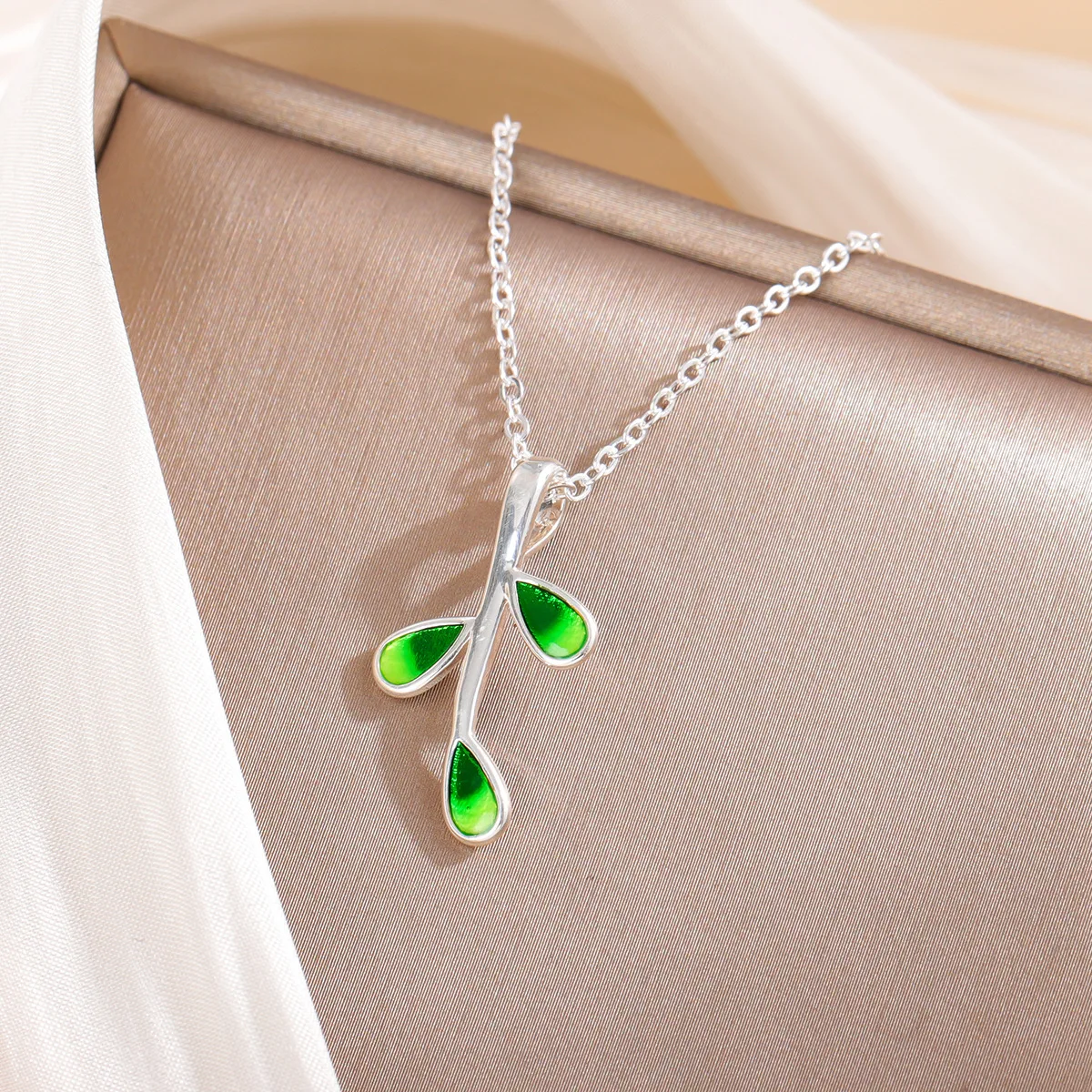 Leaf Luminous Epoxy 925 Sterling Silber Schmuck Mode Grüne Blätter Zweig Weibliche Anhänger Halsketten XL227