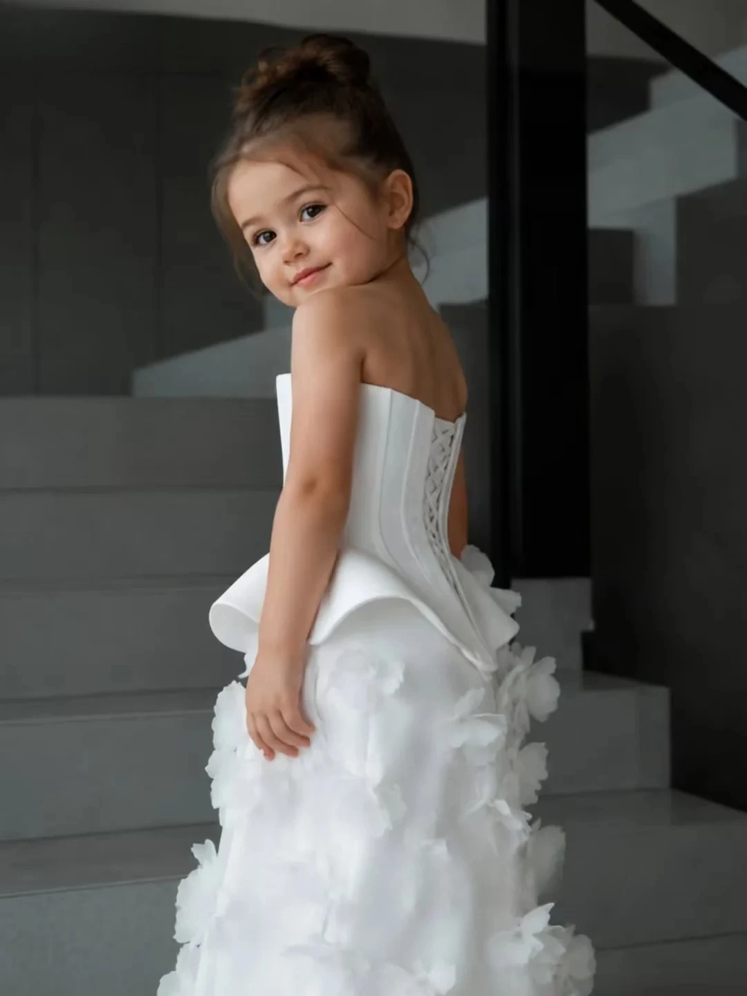 Lovely Girl Cute Lvory Crepe Princess Girl Birthday Dresses Strapless 3D Flowers A Line Ball Gowns Bow Kid Gowns Customized
