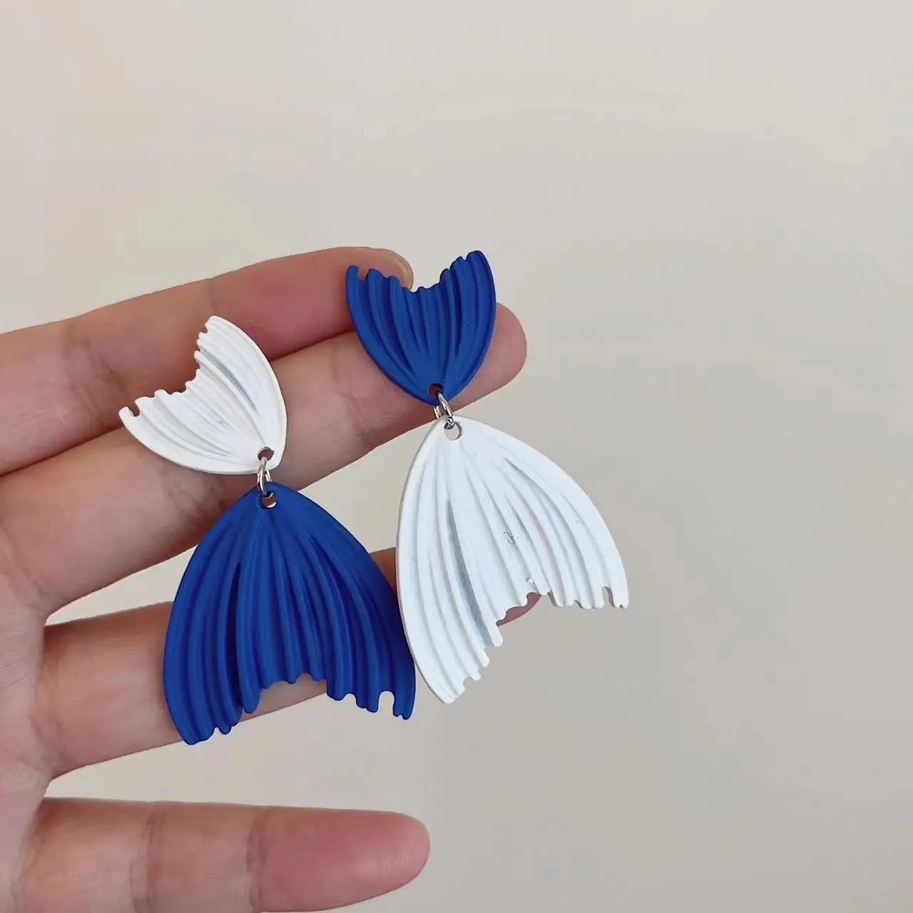 مبالغ فيها شخصية معدنية غير المتماثلة ذيل السمكة وأقراط للنساء الإبداعية لطيف الحيوان القرط حفلة سحر المجوهرات هدية