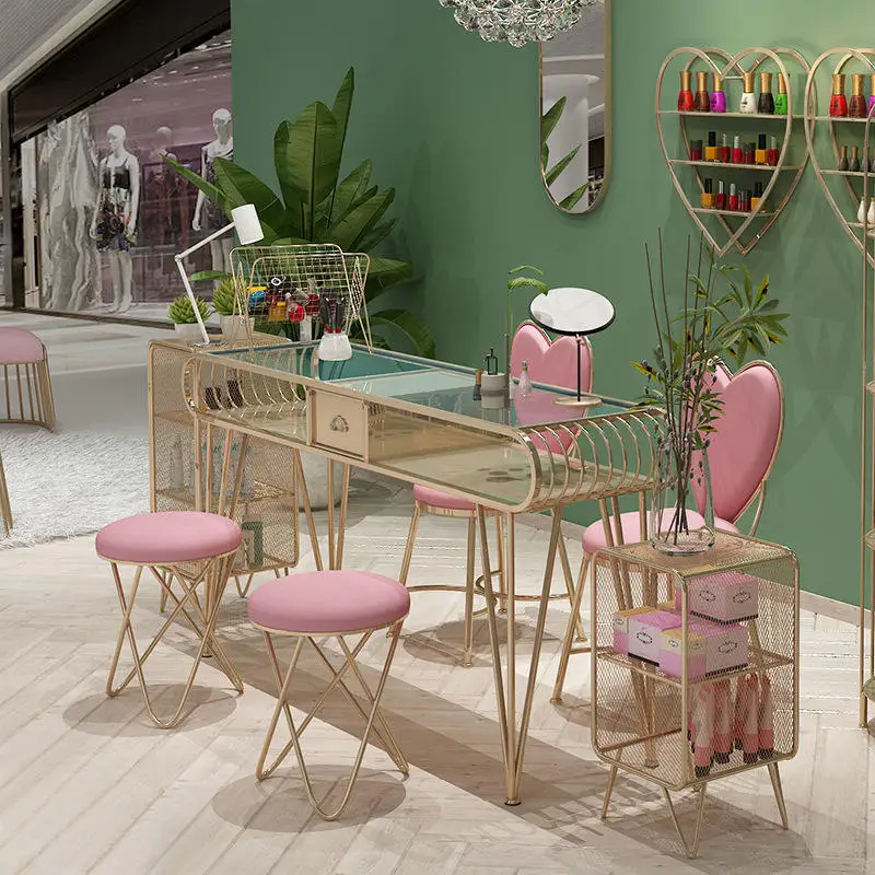 

# Золотистая металлическая маникюрная станция для салона красоты, стеклянная мебель для салона красоты, розовый маникюрный стол и стулья