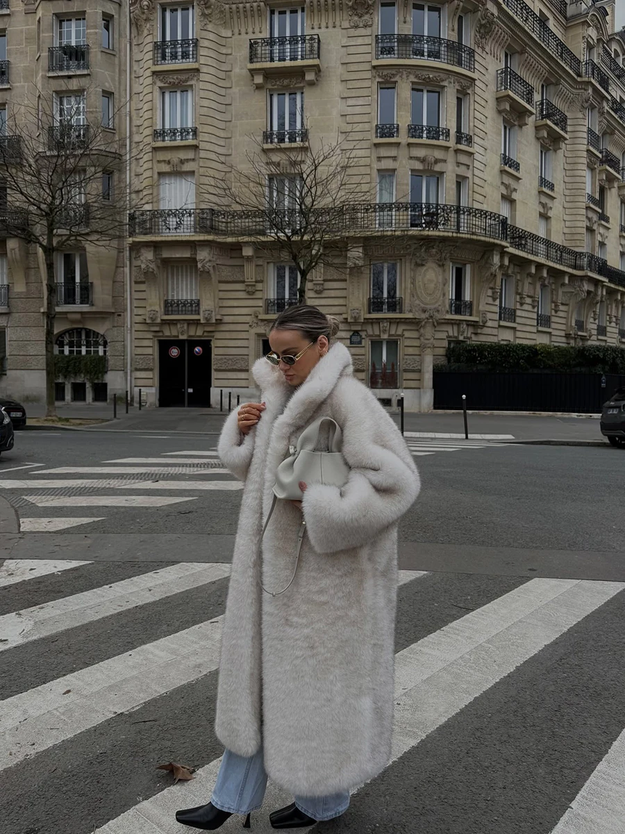 معطف طويل من الفرو الصناعي الحصري منفوش كبير الحجم وياقة على شكل طية صدر السترة باللون الأبيض المتدرج والمال القديم مريح ونظيف مناسب سترة خارجية غامضة