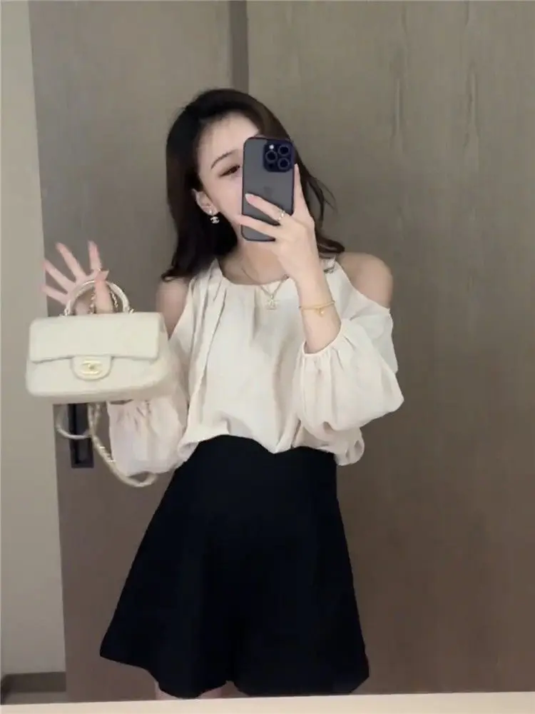 

French-style Petite Sexy Off-shoulder Round-neck Lantern-sleeved Blouse for Women Summer Gentle Style Simple Solid Color Top