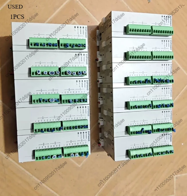 

1 шт. модуль DVP04AD-SL, аксессуары