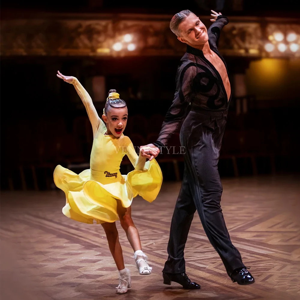 ชุดเต้นลาตินสไตล์เวนนี่สำหรับผู้หญิง ชุดบอลรูมสำหรับการแข่งขันระดับมืออาชีพ ผ้ากำมะหยี่ทรงบอลกาวน์ 3 มิติ สีเหลืองสดใส ชุดแสดงบนเวที ชุดฝึกซ้อม