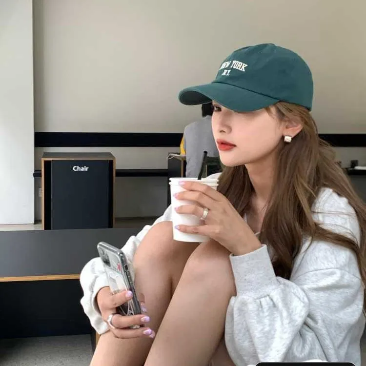 2026 new Korean green soft top cap women's autumn and winter face small hat retro fashion baseball cap
