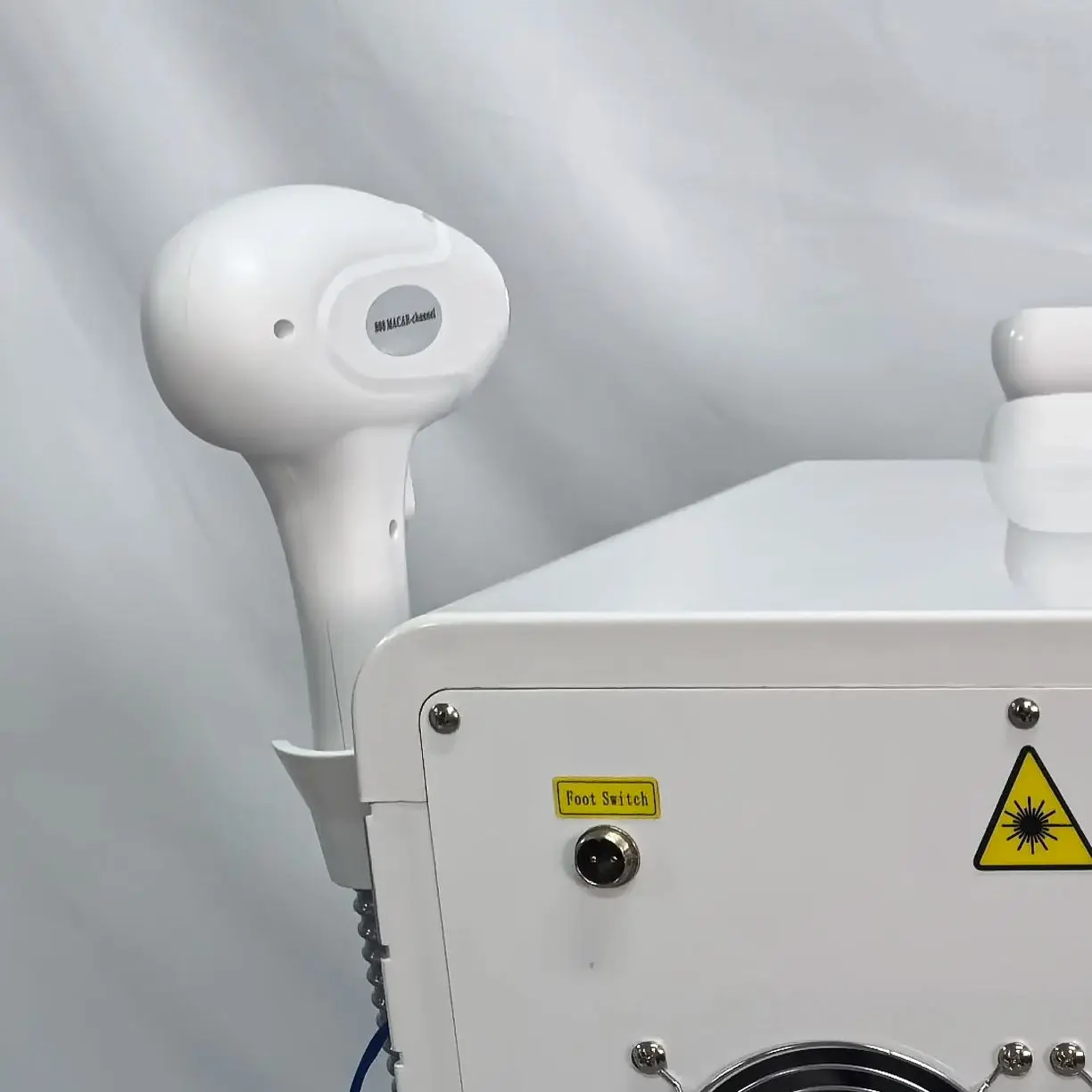 

Лазерный аппарат 2-в-1: диодный и пикосекундный лазер (808 нм, 755 нм, 1064 нм) для перманентного удаления волос, удаления татуировок и омоложения кожи