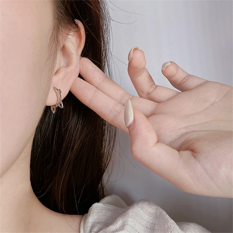 New Fashion Silver Color Hollow Cat Ear Girls Buckle Cute Cat Model Suitable Girl Earrings for Women Exquisite Jewelry