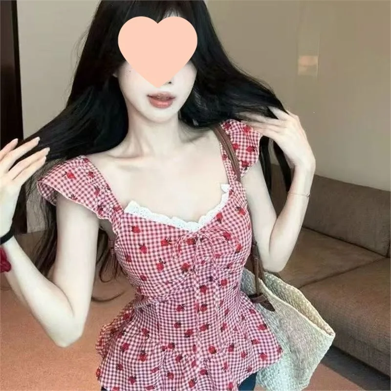 A Red Checkered Halter Top with Small Flying Sleeves Thai Hot Girl One-shoulder Strapless Top and A Stunning Shirt Women’s Wear