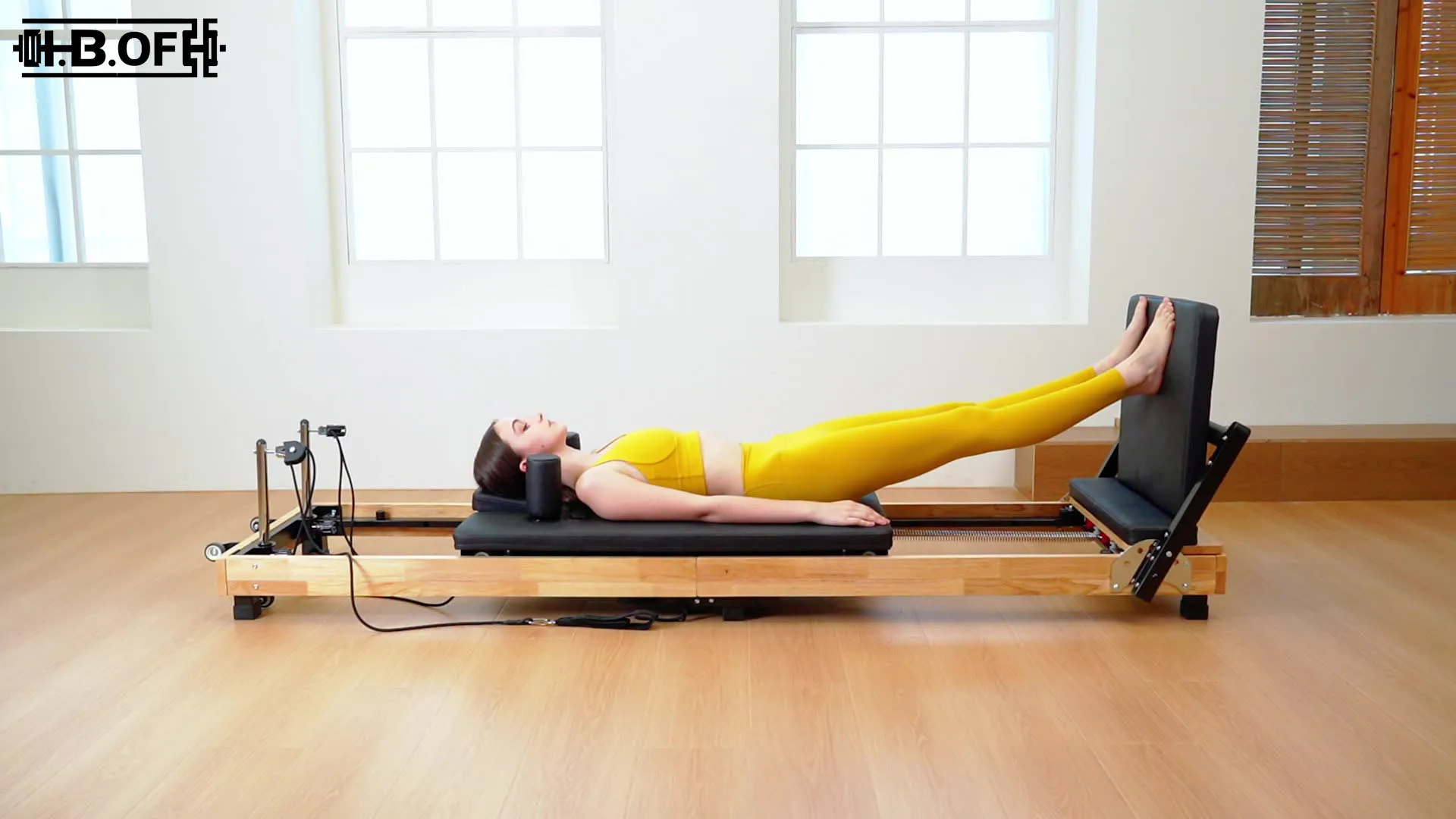 New Customized Commercial Yoga Equipment Reform, Combining Wood And Iron Yoga Equipment, Home Foldable Pilates Bed view 2