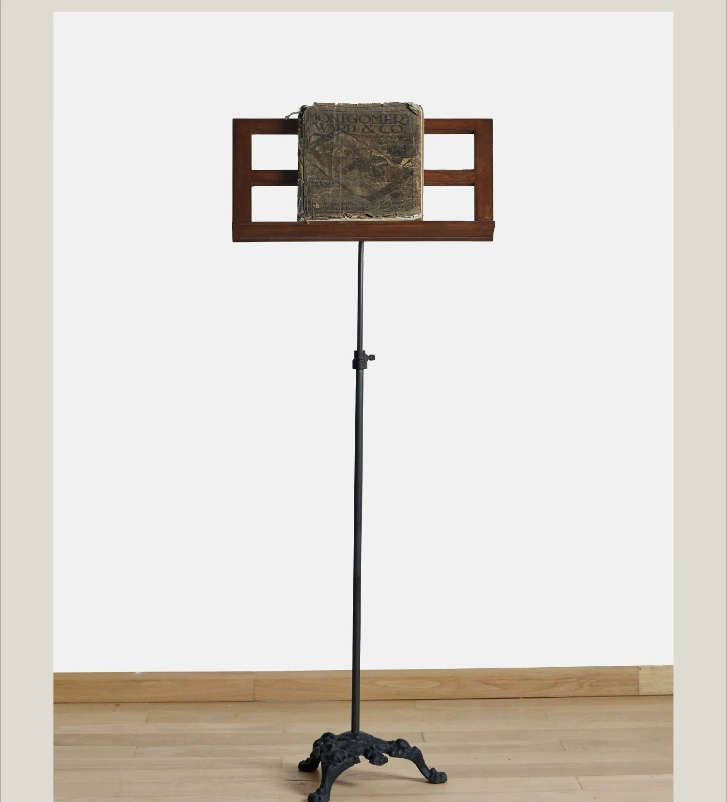 Industrial Style Retro Wrought Iron Solid Wood Choir Display Stand Billboard Vertical Stand Floor Decoration Sheet Music Stand
