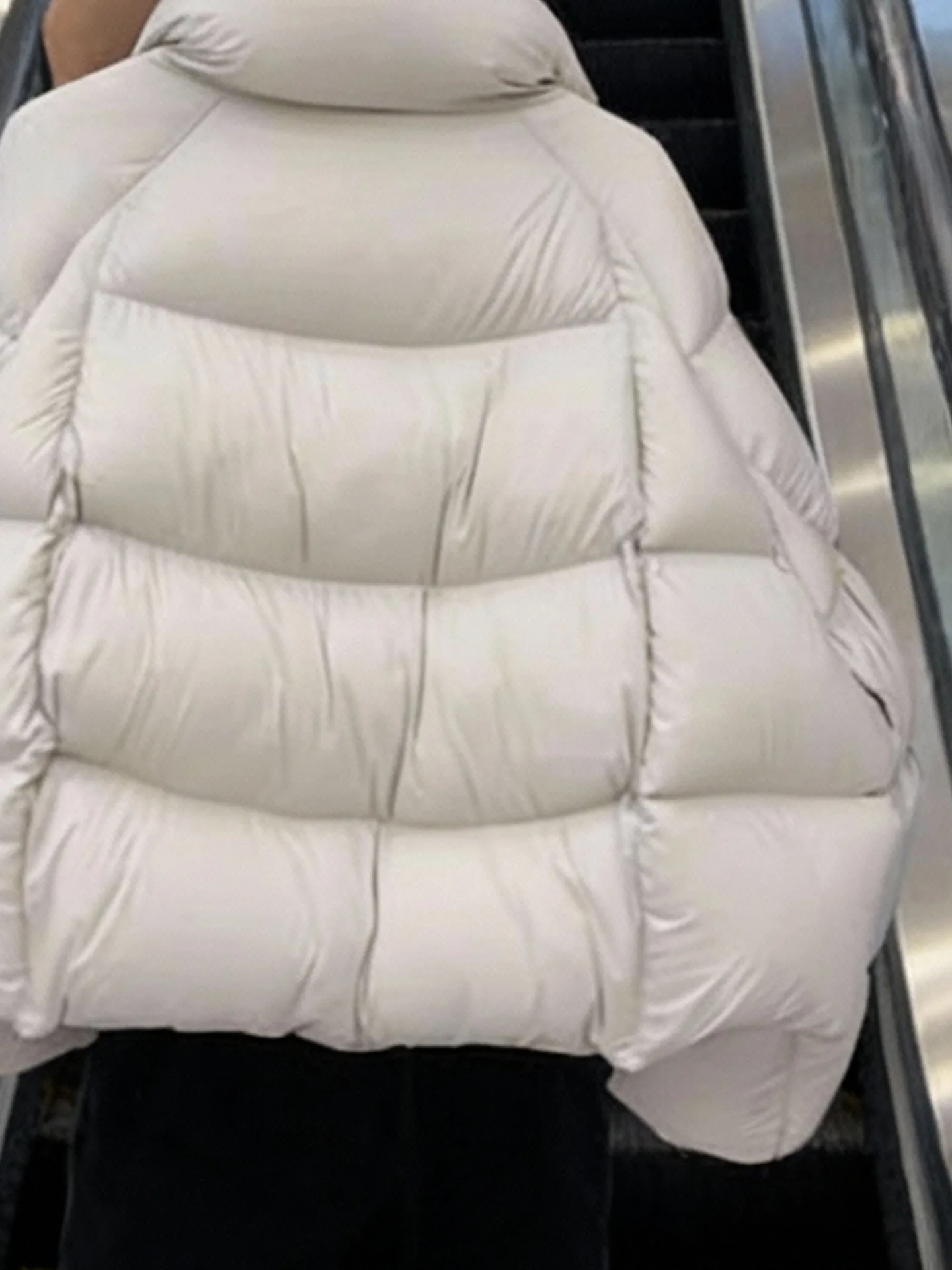 スリオート ホワイトダウンジャケット レディース 冬 2025 新作 韓国風 スリ 小さいサイズ パン型 アウター ハイウエスト ポリエステル繊維