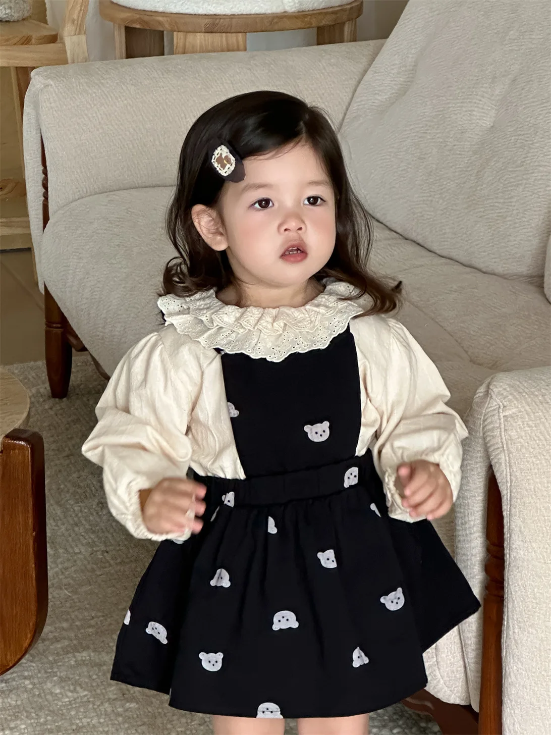 

Весенняя одежда для девочек: милый хлопковый комплект в корейском стиле — рубашка и сарафан-комбинезон на бретелях, детский костюм-платье