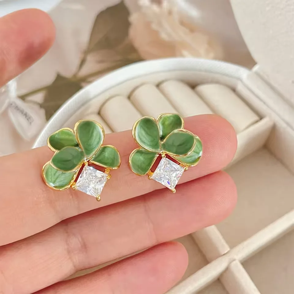 Retro Fresh Green Enamel Lucky Four Leaf Flower Square Zircon Gold Color Stud Earrings for Women Fashion Daily Wear Jewelry Gift