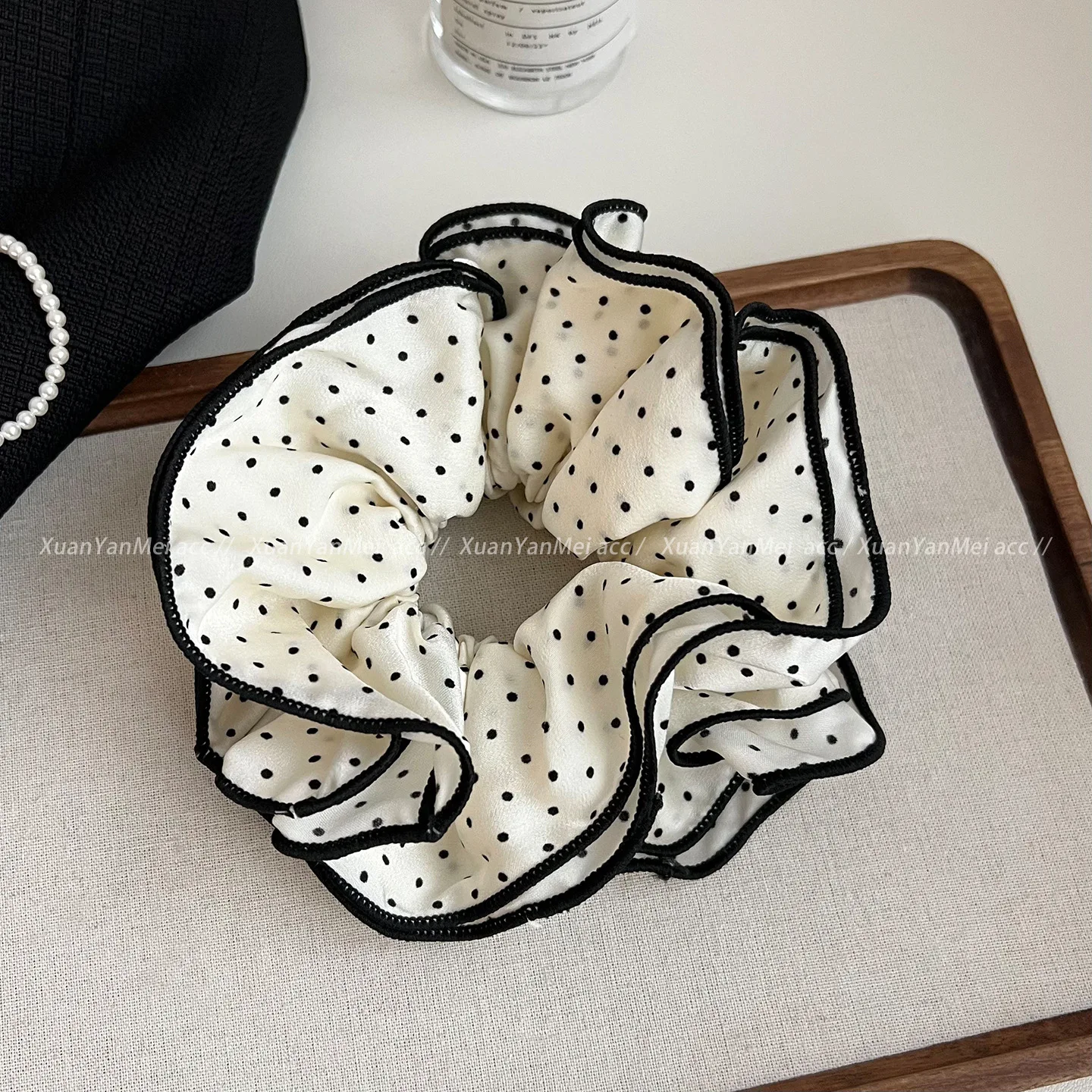 Eleganter Spitzenblumen-Scrunchie im koreanischen Stil, großer Haargummi für Damen und Mädchen, trendiges Haar-Accessoire für den Alltag. – Detail 19