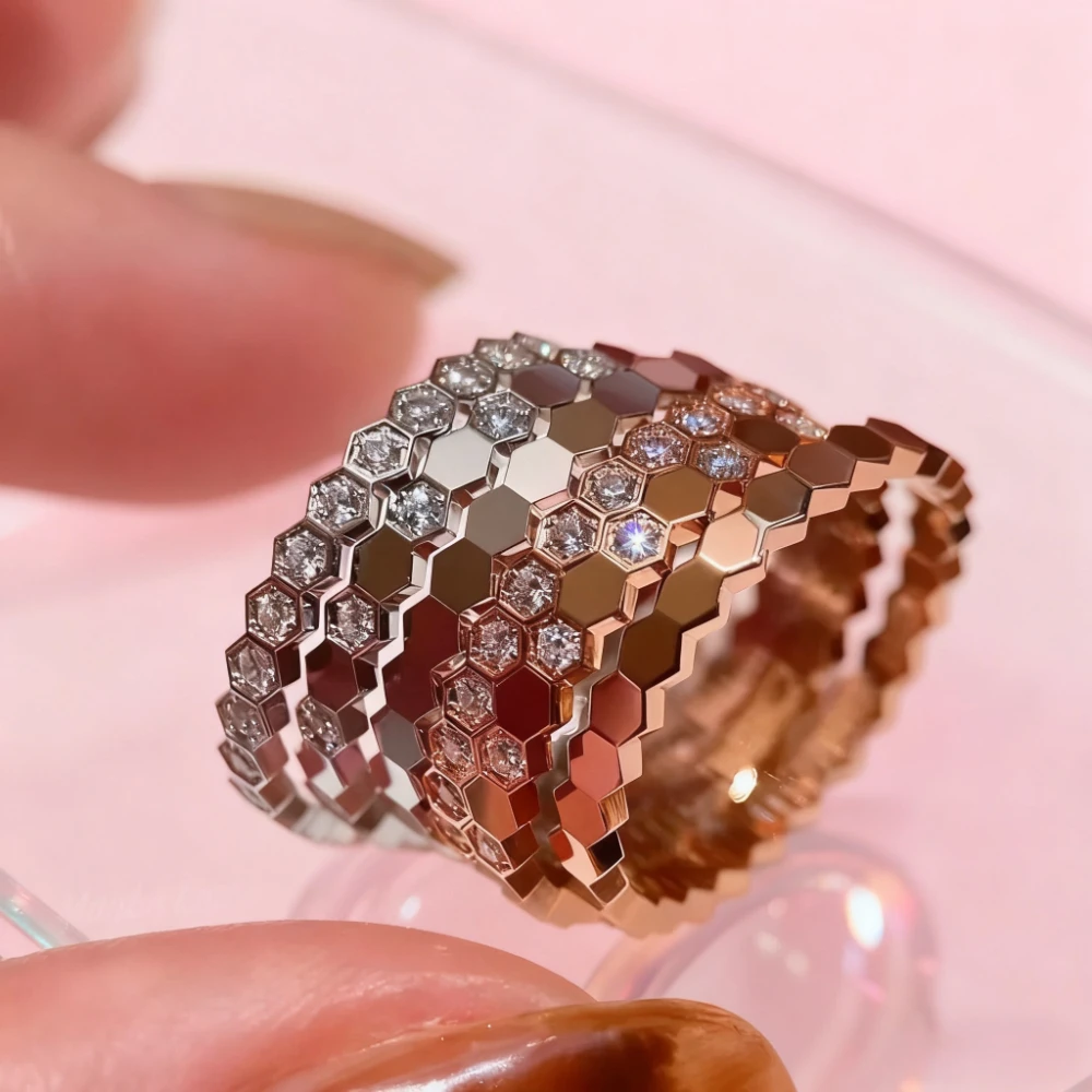 

2025 Trendy Jewelry Luxury Hexagon Honeycomb - shaped Stackable Women's Ring with High - quality Moissanite, Ideal Holiday Gift