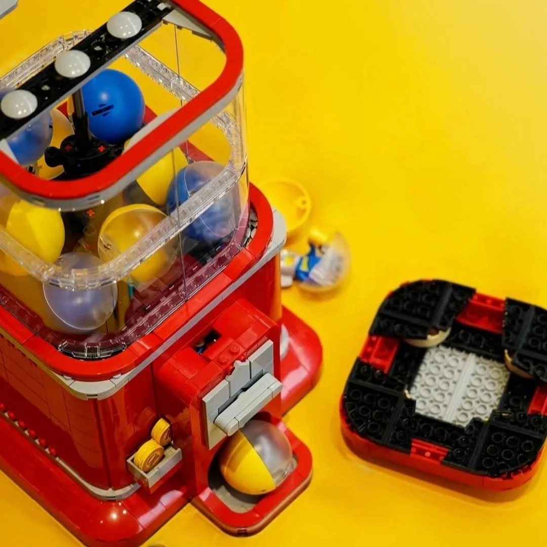 

2025 New Creative Ideas Vending Machine Set Building Blocks Coin Operated Play Game Brick Toys Girl Boy Birthday Gifts 1343pcs