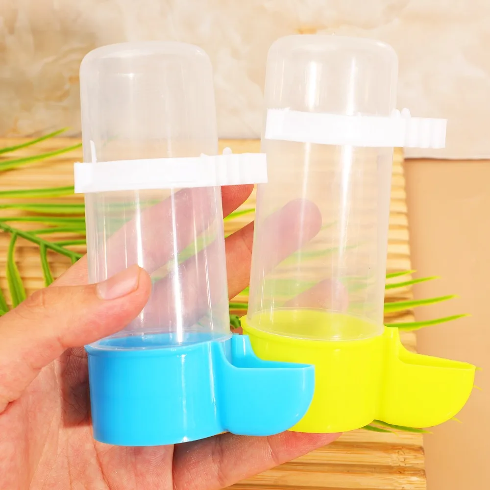 عالية الجودة تغذية الطيور البلاستيك الغذاء تغذية المياه التلقائي شارب الببغاء موزع المحمولة قفص العصافير معلقة شرب كوب