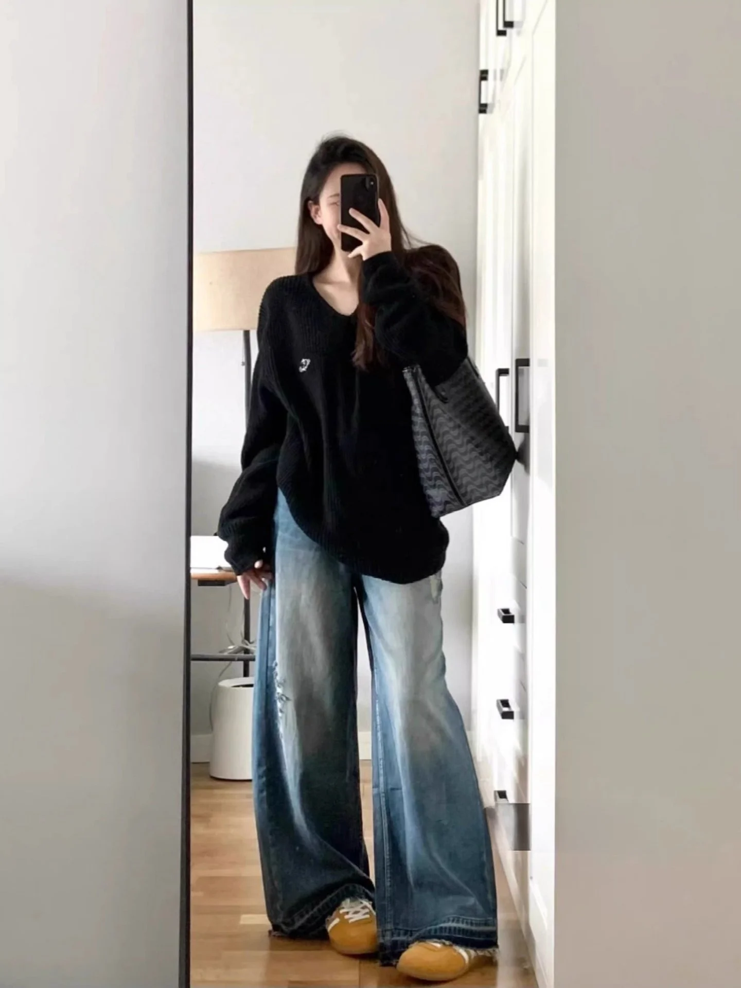 

Loose Fit V-Ne Embroidered Knit Sweater Women's Early Spring 2026 New Sle Thiened Lazy Base irt Long Sve Top