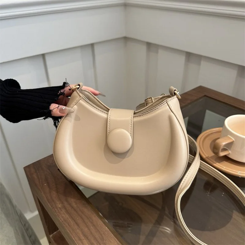 

Elegant Leather Women's Messenger Bag High-End Luxury Brand Classic Fashionable Classy Detailing Vintage Daily Bag​