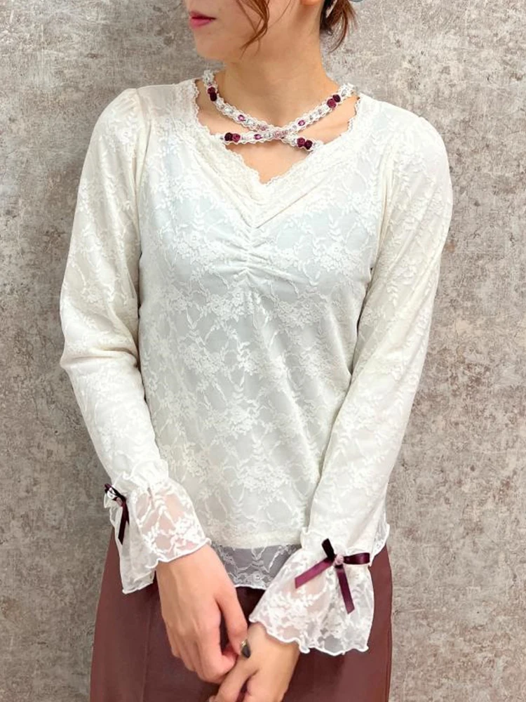 

Женский топ с богатой отделкой кружевом, перекрестными бретелями, узлом и жемчужными элементами, прямого кроя, с длинными рукавами, зимняя мода