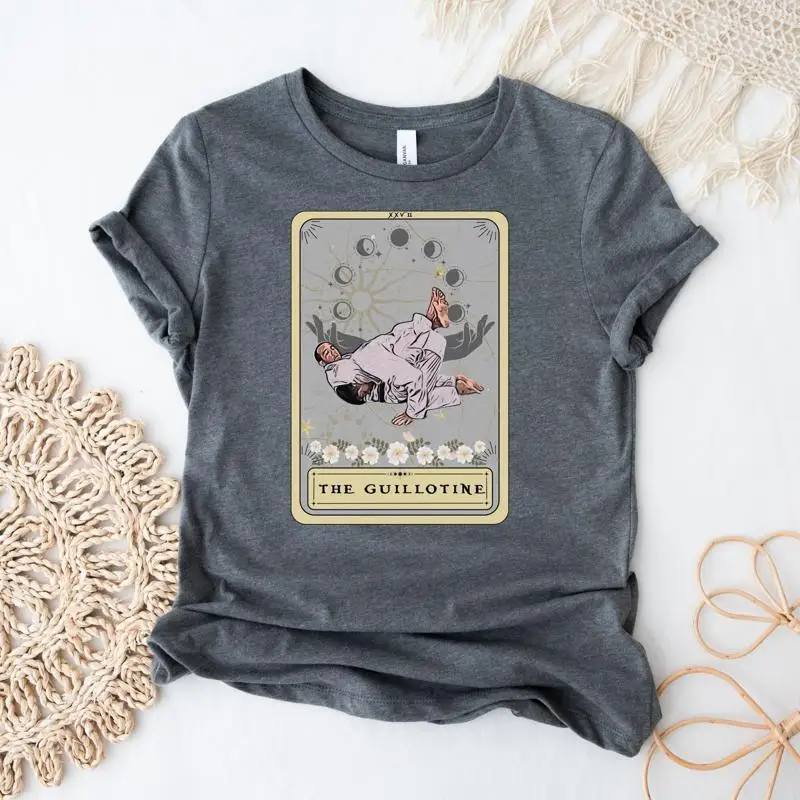 Camiseta con tarjeta de Tarot de Guillotina Jiu Jitsu