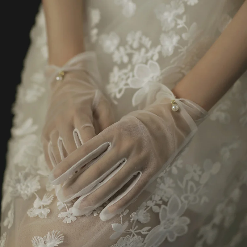 Vintage Transparent Wedding Gloves White Bride Dress Gloves Mesh Bow Pearl Short Lace Gloves Wedding Accessories