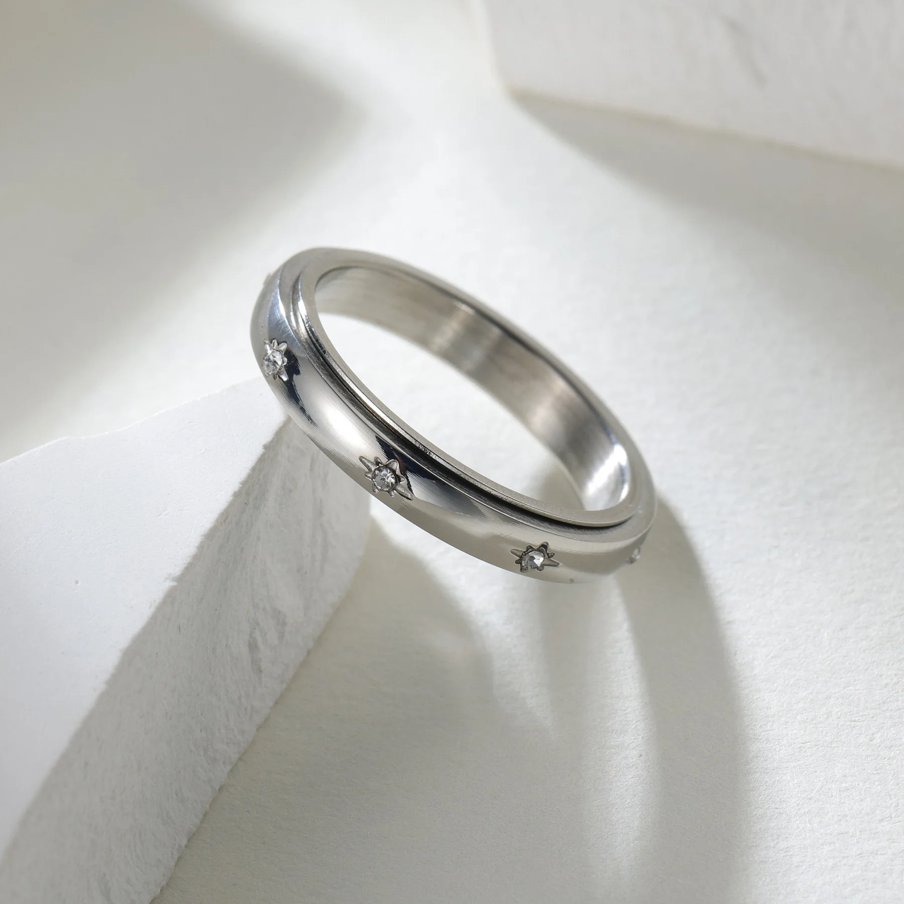 4mm Rotatable Spinner Fidget Anxiety Ring For Women 304 Stainless Steel  Zircon Inlaid Finger Band for Stress Relieving