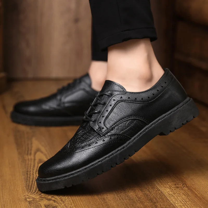 Sapatos de couro de luxo masculino, Brogue de alta qualidade, sola macia confortável, sapatos casuais com renda, sapato vestido de negócios masculino