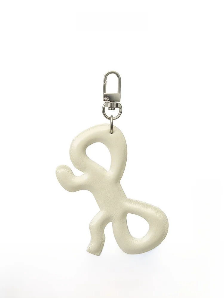 accesorio-de-moda-para-bolsos-primavera-2026-nuevo-diseno-con-lazo-de-mariposa-y-colgante-metalico-marca-moussy-accesorio