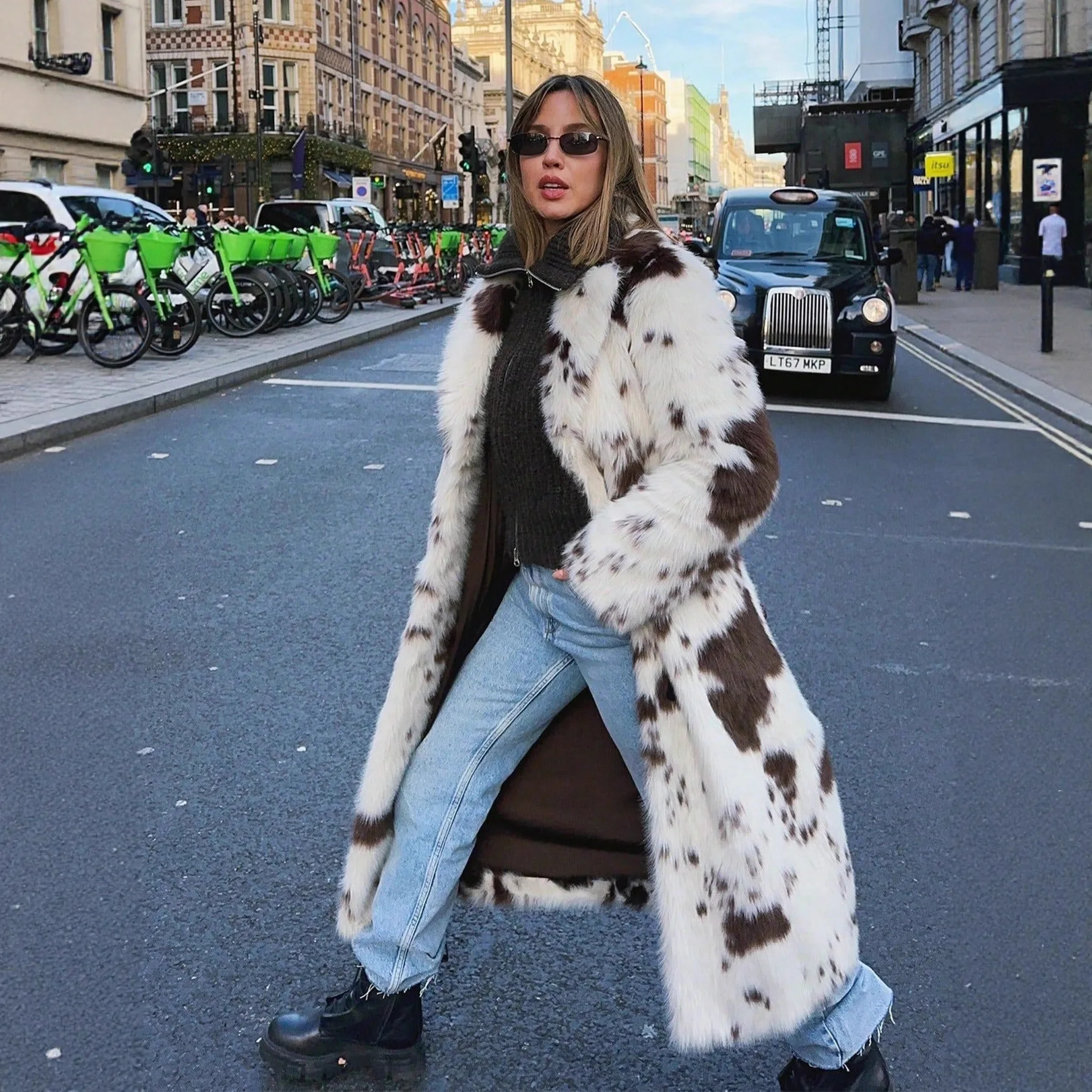 

2025 Designer Winter Women's Milk Dot Printed Fox Fur Coat Long Plush Overcoat Thick Warm Faux Fur Luxe Femme Jacket