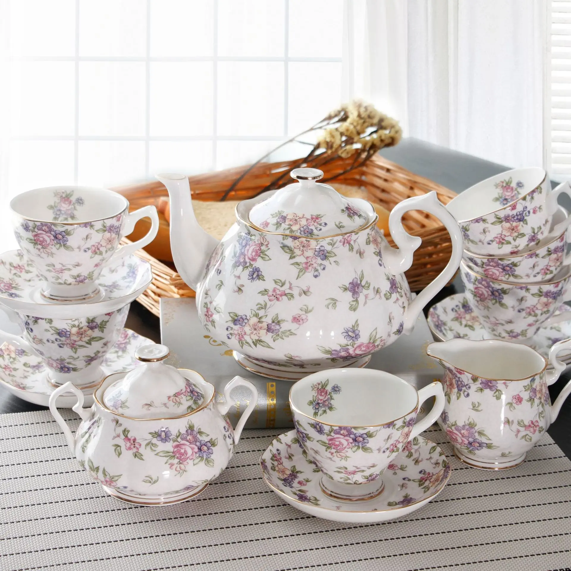 Ready to ship  popular bone china coffee tea set  for 4 people