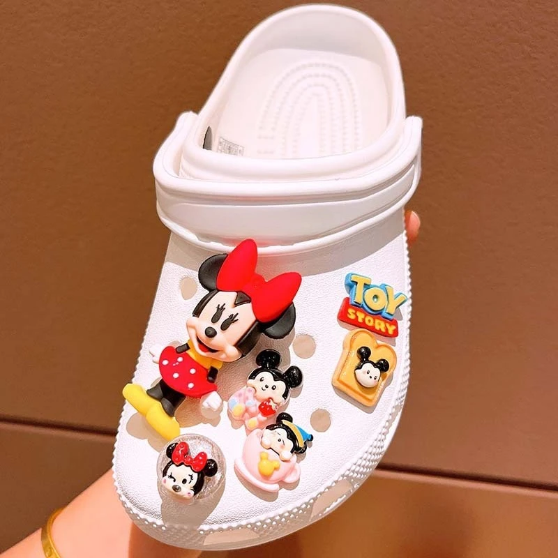 2025 MINISO Mickey Minnie Donald Duck Shoe Charms DIY Shoe Accessories Detachable Shoe Clips for Colg Disney Cartoon Themed