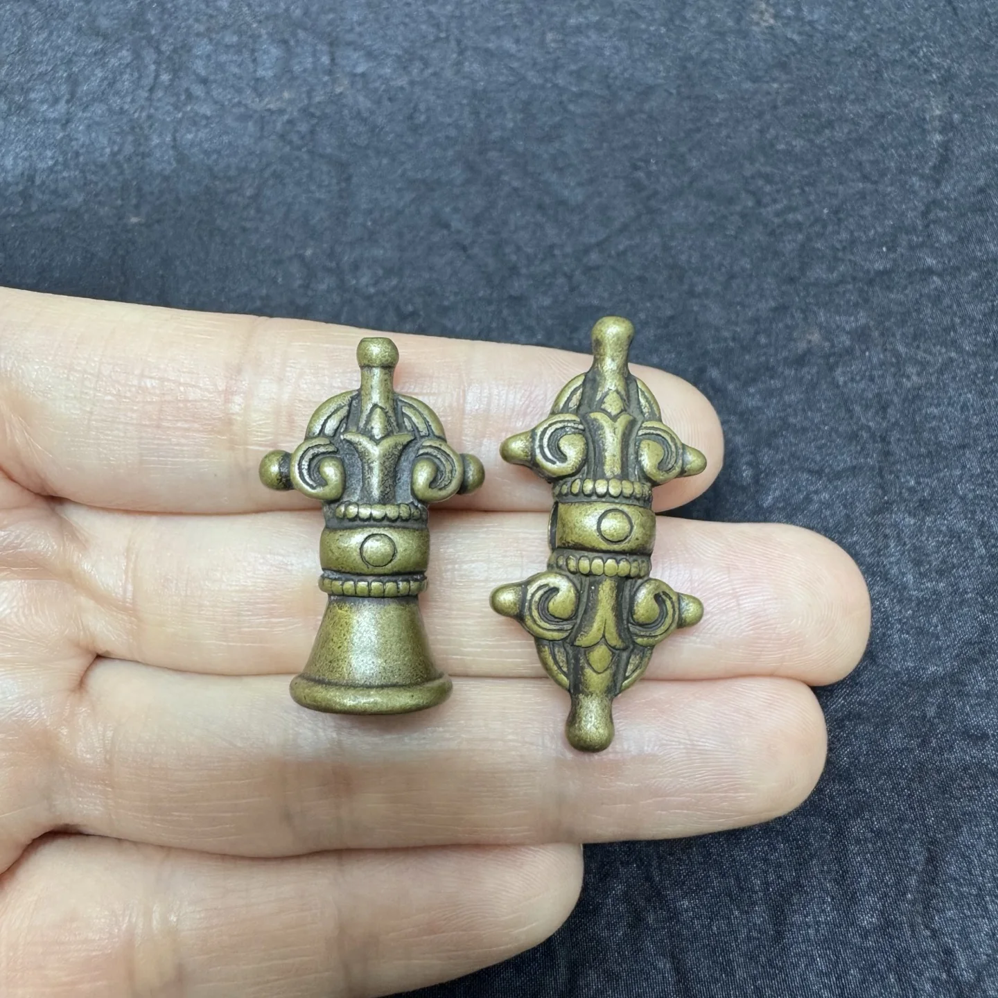 

Китайский ретро микрорезной твердый латунный мини-мини Ваджра демон-субдущий пестик волшебный артефакт маленький кулон маленькая салфетка