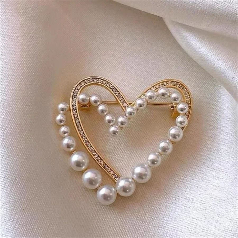 1Pc Trendy Pearl Heart Brooch for Men Women Fashion Luxury Rhinestone Insect Brooches Pins Jewelry Accessories Party Gifts 2026