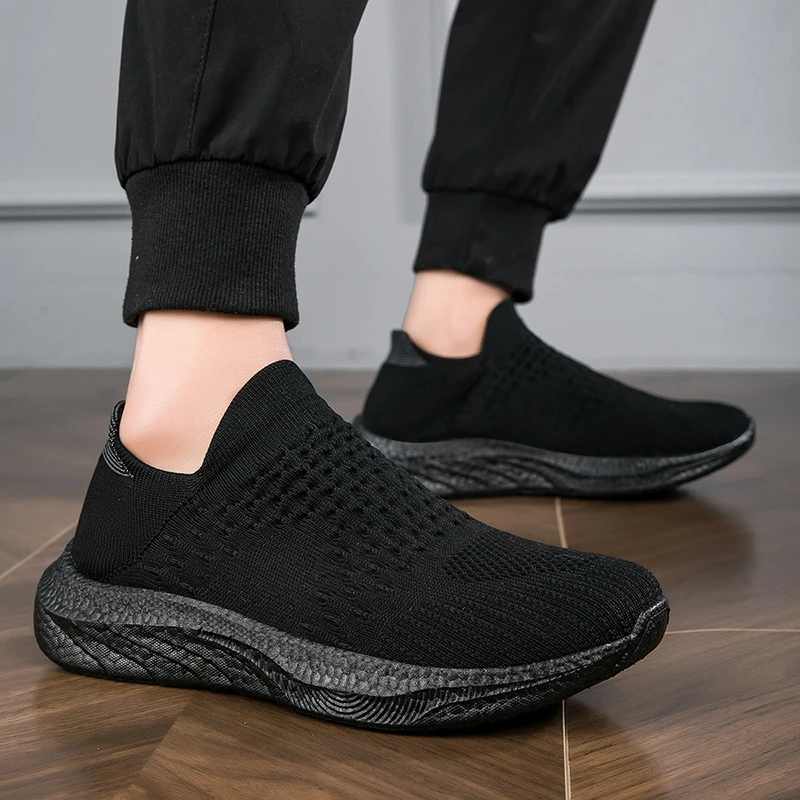 2025 Scarpe casual da uomo traspiranti Scarpe vulcanizzate da uomo leggere Piattaforma da esterno Scarpe da ginnastica antiscivolo in morbida rete da uomo