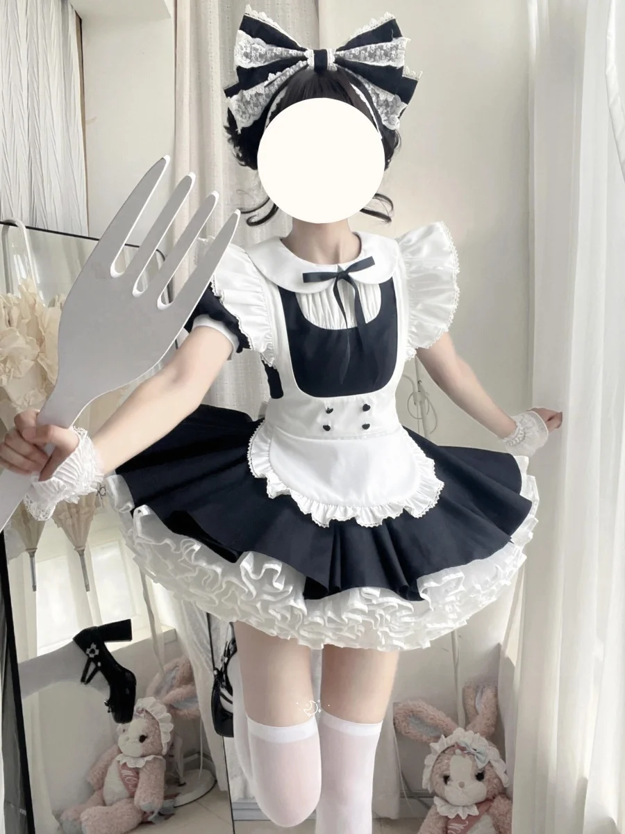 

Очаровательный ранний черно-белый костюм горничной Лолиты, костюм на Хэллоуин для девочек, мягкий наряд из полиэстера, идеально подходит для косплея и праздника...