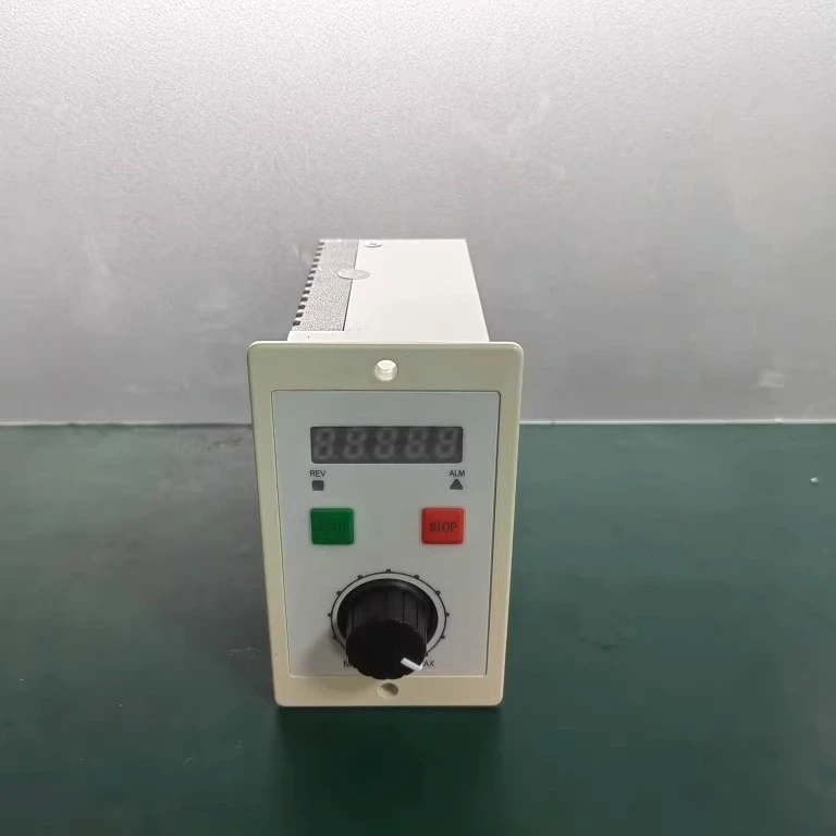

Motor Low Voltage High Voltage Controller ZDRV. C10-200L-D-RC10-200S2-D Brushless Driver