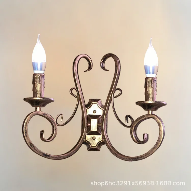 

Американский настенный светильник со свечами, европейская антикварная ретро-атмосфера, кованое железо, настенная прикроватная декоративная лампа для гостиной